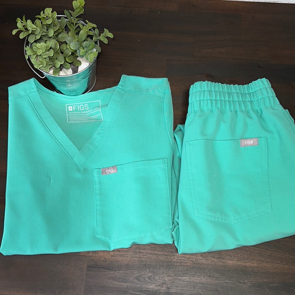 Rare FIGS surgical green Catarina top and high waisted jogger size: XXS